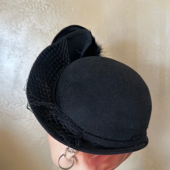 CAPTIVATING 1940s\' BLACK FELT HAT WITH ROOSTER FEATHERS + VEIL main image 10